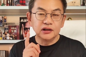 苏群:文班降薪提前续约先是为了球队阵容 其次他的体型也有隐患